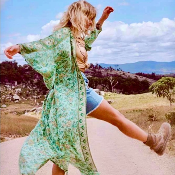 πΊπHPππΊ NWT Spell & The Gypsy Folk Song Kimono Robe Sage - Picture 3 of 16